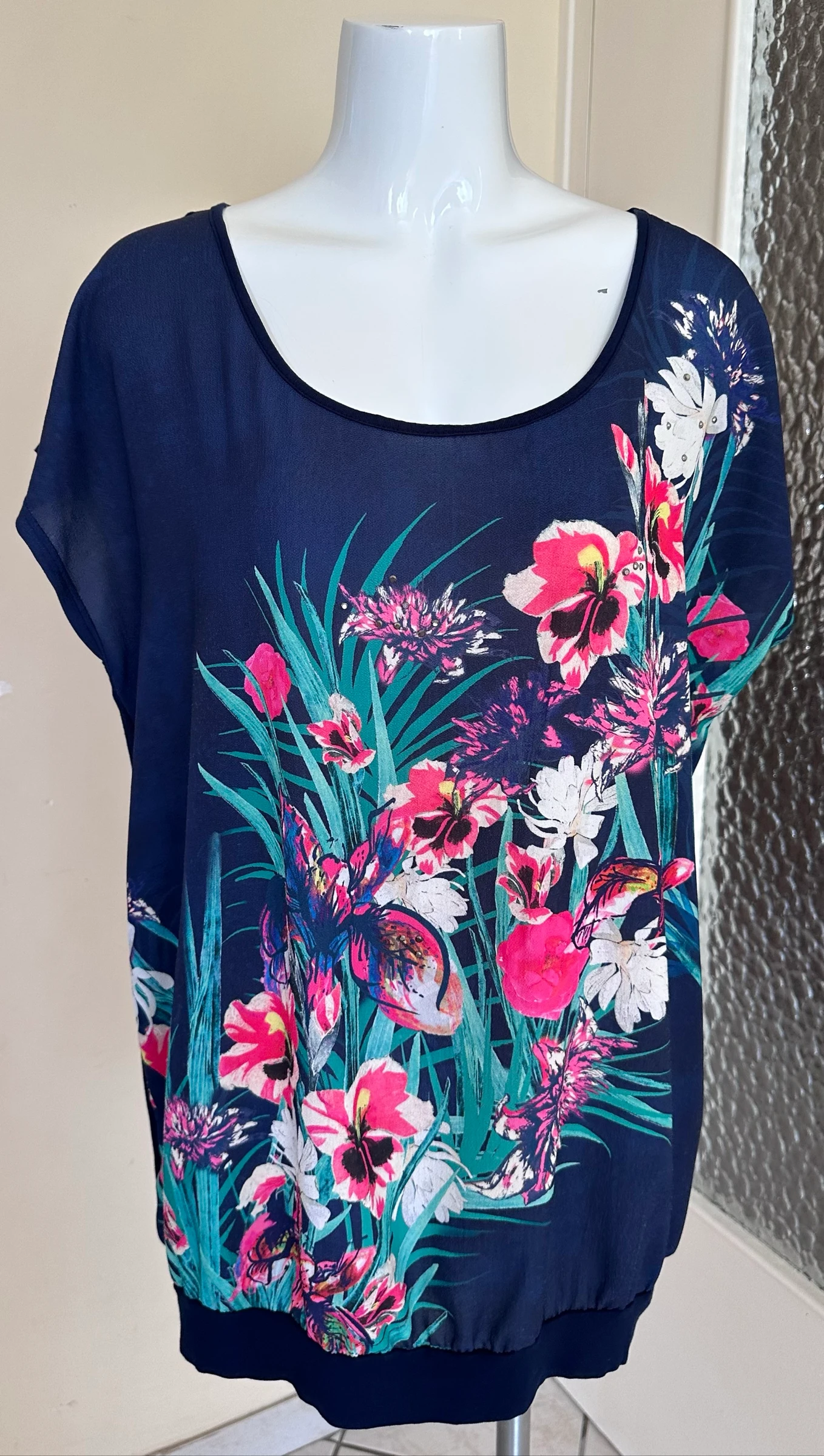 T-shirt / Blusa fluida con estampado floral - Jacqueline Riu (Nuevo) – photo 7